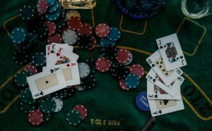 Bí quyết chơi Poker dễ thắng nhờ bluff và đọc vị tâm lý đối thủ